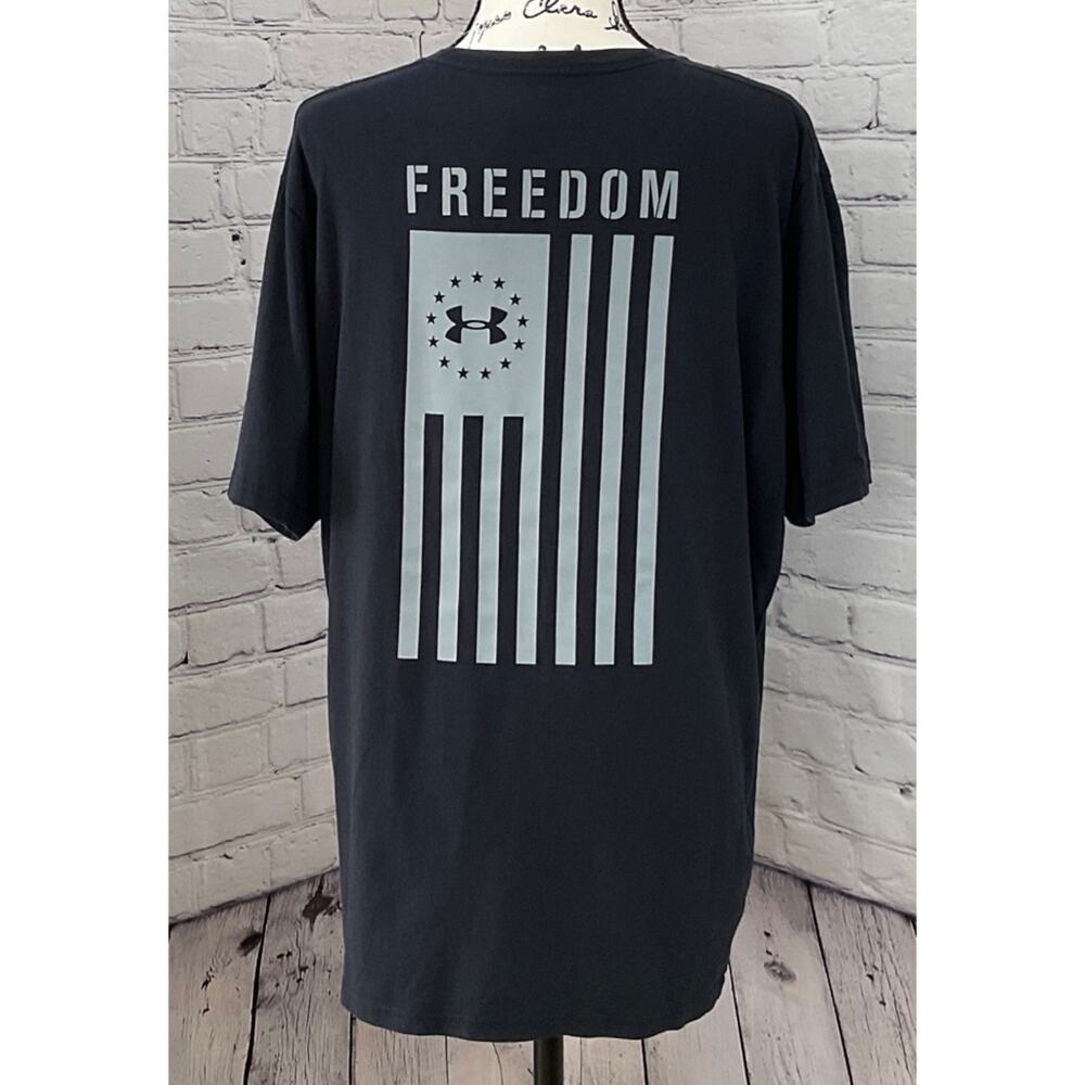 Under Armour Men’s Black Freedom Flag Tee (Size XL)